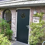 Groepsaccommodatie Met Workshopruimte Casa vacanze Hurwenen